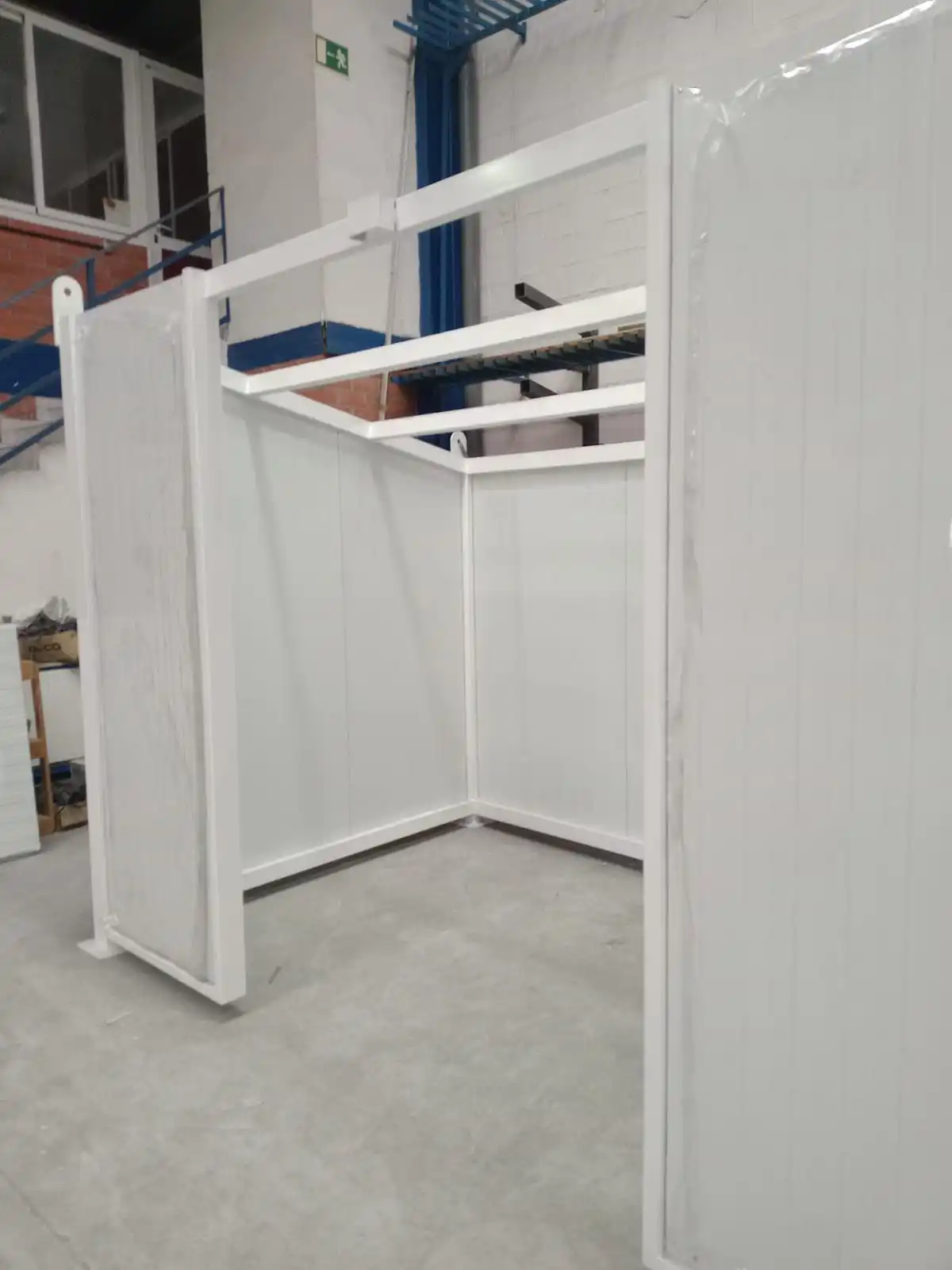 Estructura metálica tipo plataforma fabricada por Termibur para uso en proyectos de construcción