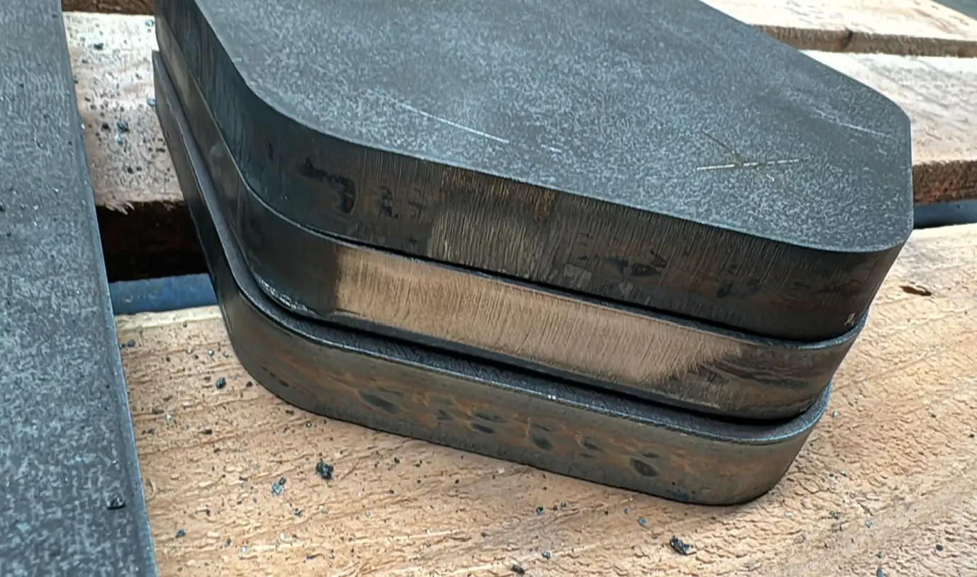 Piezas metálicas cortadas por láser con acabados limpios fabricadas por Termibur
